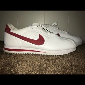 Nike Cortez .. 8.5